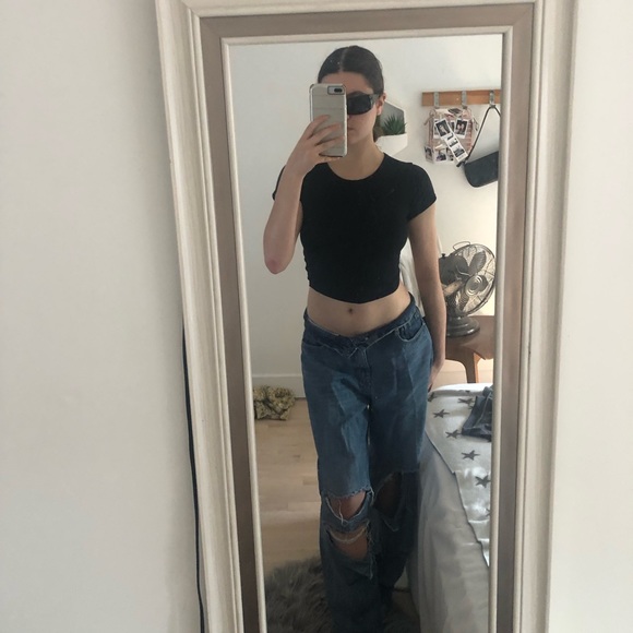 black cropped baby tee - Picture 1 of 3